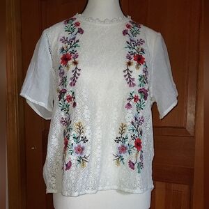 Umgee NWOT Top Embroidered Floral Lace Shirt Size M